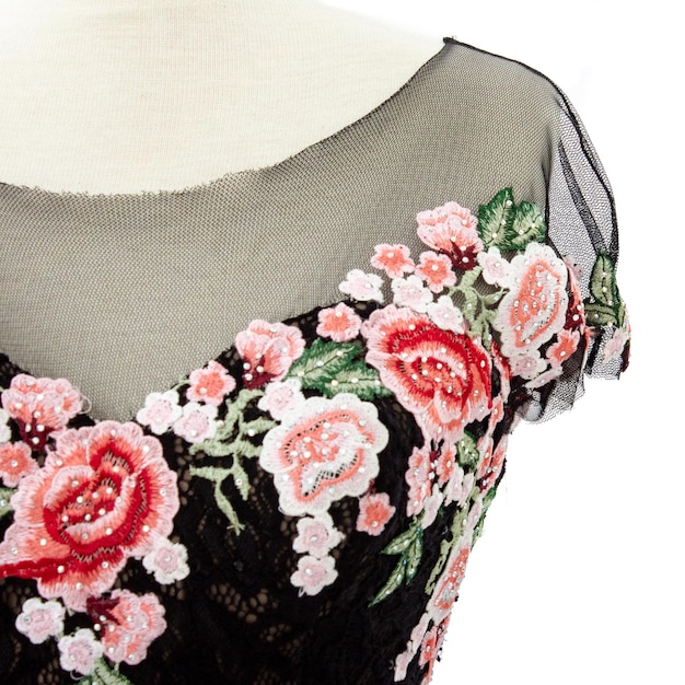 Bordado floral en blusa