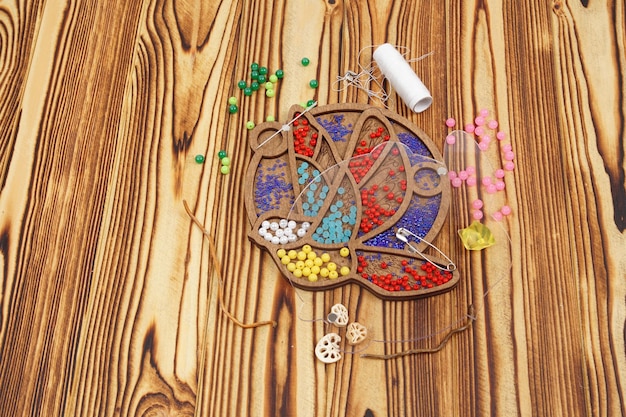 Materiales de bordado: hilos y agujas